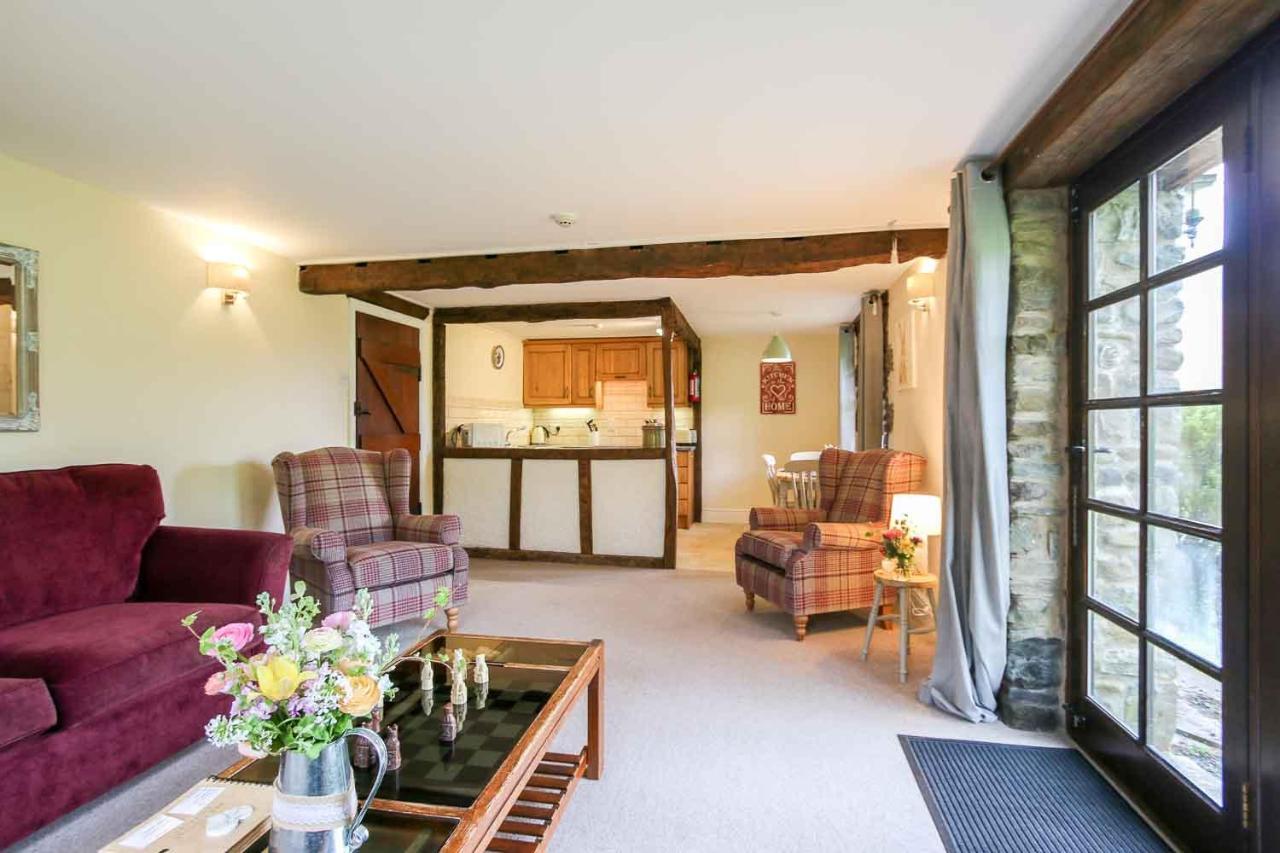 Lake Cottages At Cwm Chwefru Llanafan-fawr Exterior photo